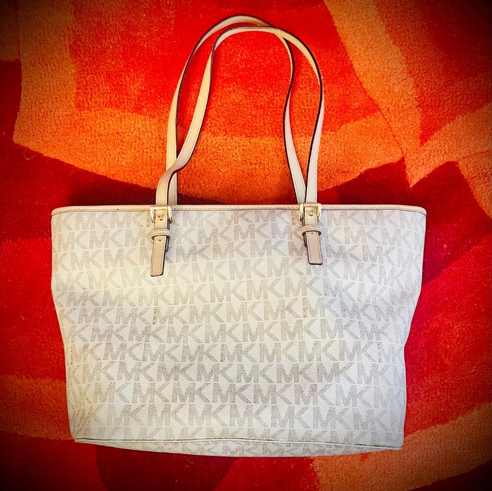 MICHAEL KORS SIGNATURE TOTE BAG BEIGE 17X10.5 INCH. LIKE NEW!